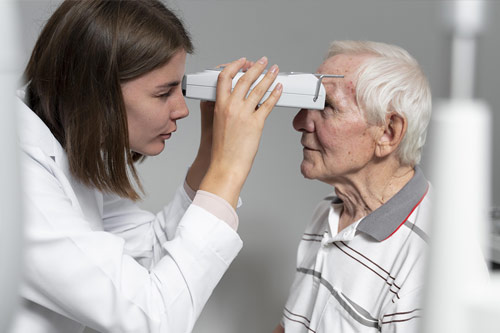 Memahami Efek Samping Pasca Operasi Katarak dan Bagaimana Mengatasinya