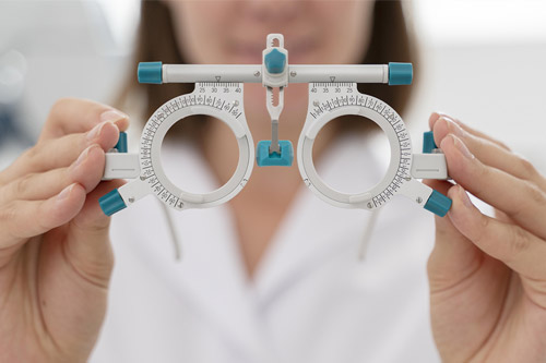 Manfaat Luar Biasa Mengunjungi Pusat Pelayanan Kesehatan Mata Profesional: Jaga Penglihatan Anda Tetap Optimal!