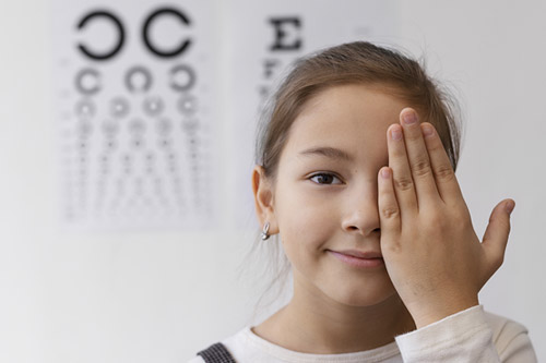 Investasi Terbaik untuk Masa Depan: Merawat Kesehatan Mata Anak Sejak Dini di Era Digital