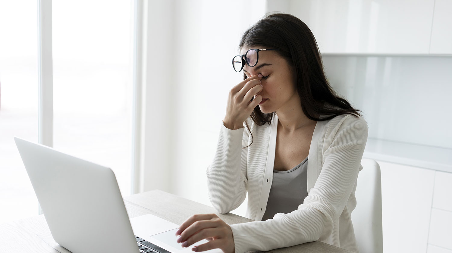 Computer Vision Syndrome (CVS): Pengertian, Gejala & Cara Mencegahnya